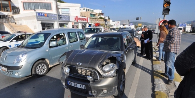 Dört aracın karıştığı zincirleme kaza!