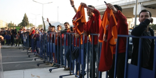 Galatasaraylı yıldıza İzmir’de şok tepki!