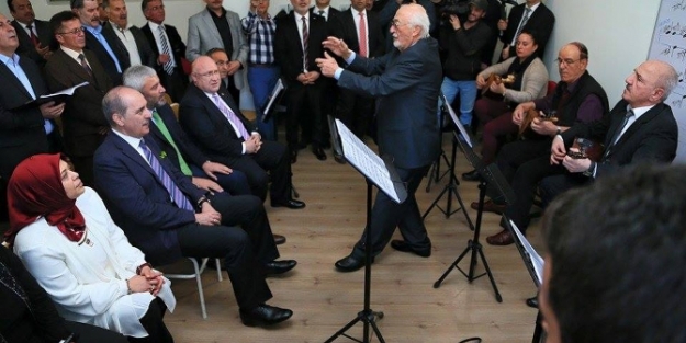 Numan Kurtulmuş’tan türkü resitali