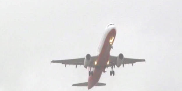 Pilottan kuleye leylek uyarısı