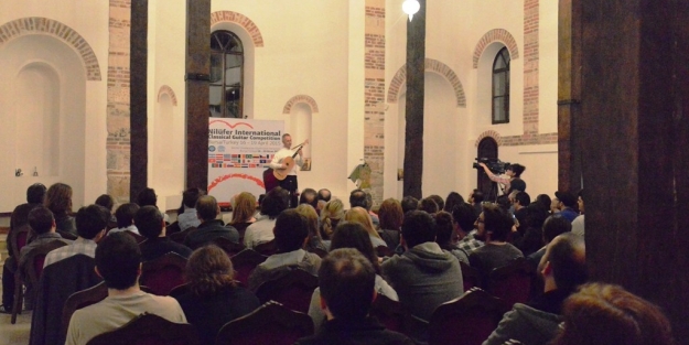 Marco Meloni gitarıyla büyüledi