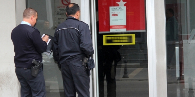 Bankanın kapısı 3 gün boyunca açık kalmış!