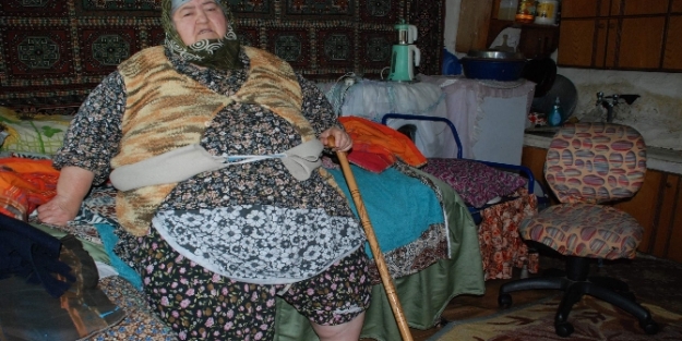 74 yaşında, 230 kilo ve 7 yıldır yatağa bağlı