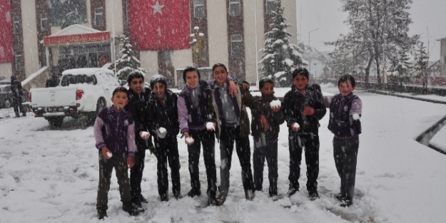 23 Nisan’a kar altında girdiler