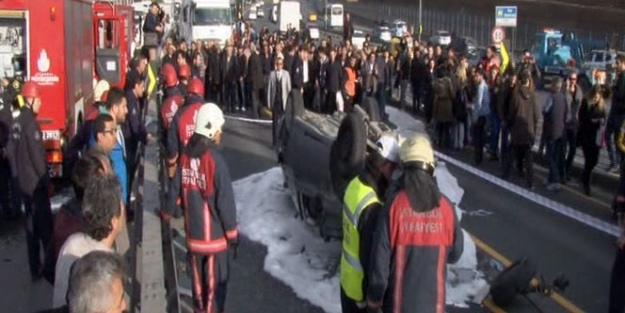 Otomobil metrobüs yoluna uçtu!