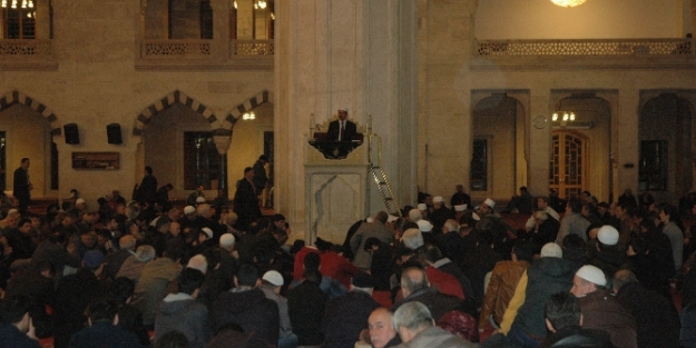 Regaib Kandili'nde camiler doldu taştı