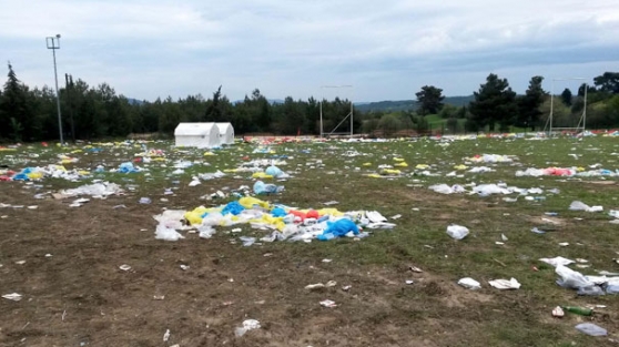 Bu manzara üzdü! Geriye çöp yığınları kaldı