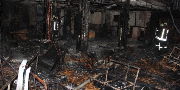 Kundaklanan kafe bu hale geldi