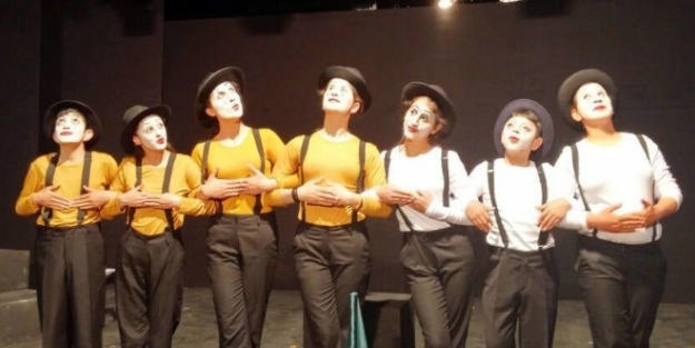 Devlet Tiyatrolarında bir ilk