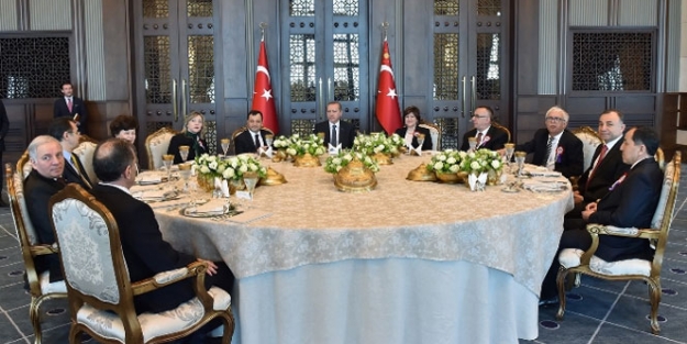 Erdoğan'dan Yüksek Mahkeme üyelerine yemek