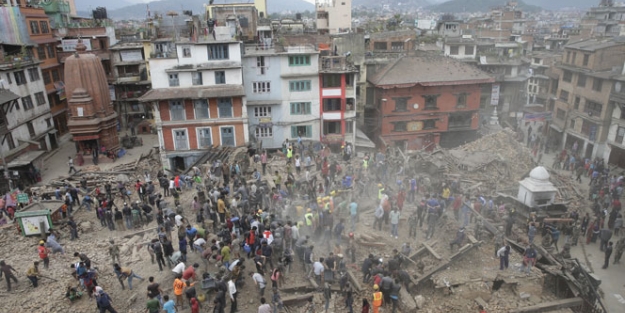 Nepal'de ölü sayısı 4 bine yaklaştı