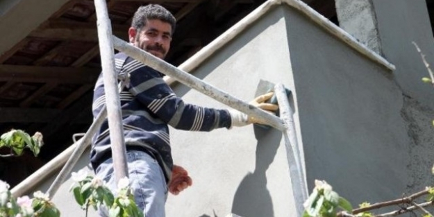 Gündüzleri inşaat işçisi, akşamları milletvekili adayı