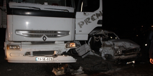 Otomobille TIR çarpıştı: 2 ölü, 2 yaralı