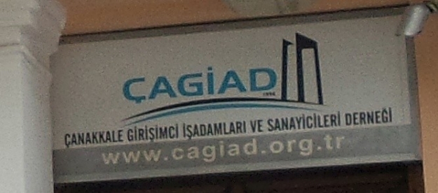 İş adamları derneğine polis baskını