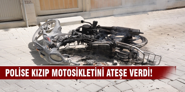 Bursa'da polise kızdı motosikletini ateşe verdi!