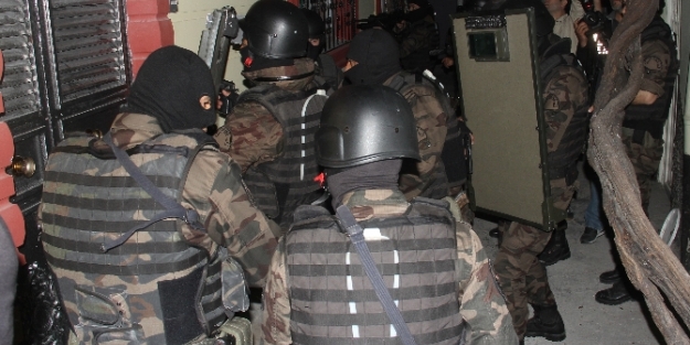 600 polisli operasyon: 25 gözaltı