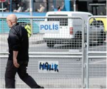 Emniyet alarma geçti