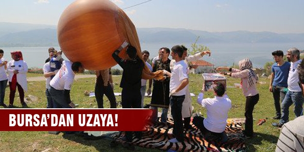 Uzaya peynirli kol böreği ve Türk Bayrağı gönderdi!