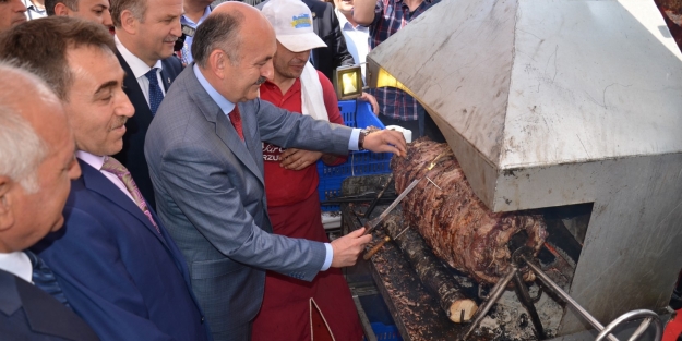 Müezzinoğlu cağ döneri kesti