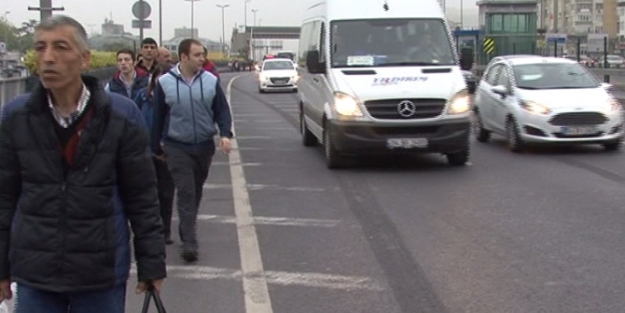 Yollar kapanınca E-5’ten yürüdüler