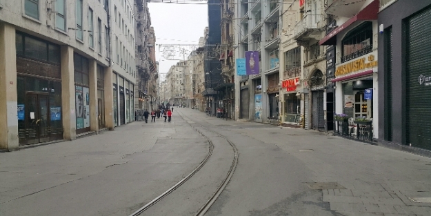 İstiklal Caddesi boş kaldı