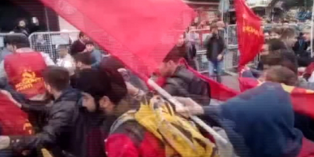 Korsan gösteriye polis müdahalesi