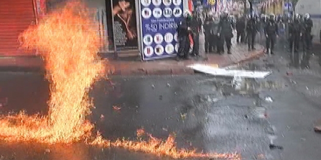 Polise ses bombası ve molotofla saldırı