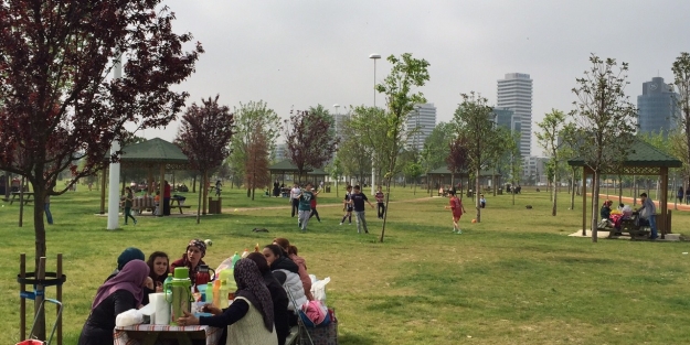 Bursalı işçiler 1 Mayıs'ı aileleriyle piknik yaparak kutladı