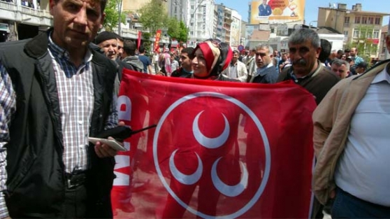 Bir anda MHP bayrağı açınca...