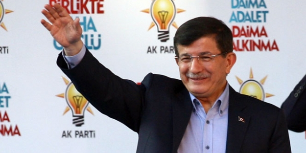 Davutoğlu,  muhalefete yüklendi