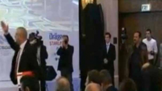 Bakanın önünde kavga!