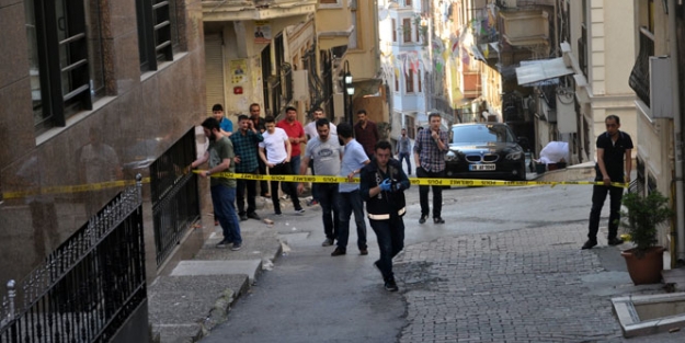 Beyoğlu'nda silahlı saldırı!