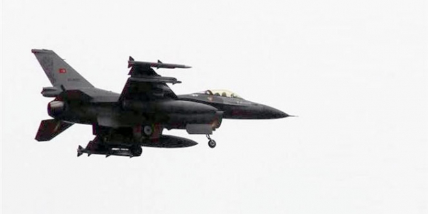 Ege'de Türk jetine taciz