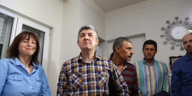 Gözaltı için gelen polisleri evinde karşıladı