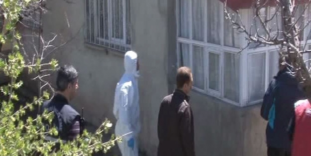 İki çocuğunun gözleri önünde bıçaklandı