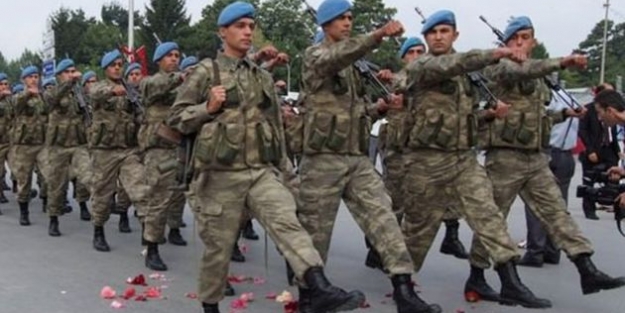 ’Türkiye sözleşmeli askerliğe gidiyor’