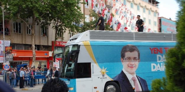 Başbakan, CHP’lileri selamladı