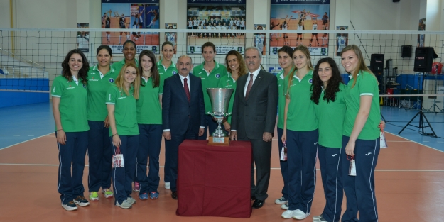 Müezzinoğlu'dan filenin sultanlarına tebrik