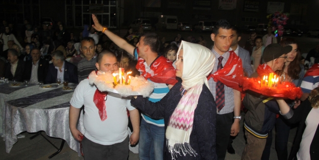 Engelli askerlik için kına gecesi