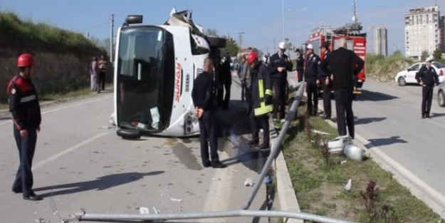 Öğrenci servisi otomobil ile çarpıştı: 5 yaralı