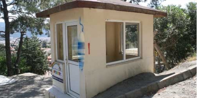 Evren’in koruma kulübesine saldırı