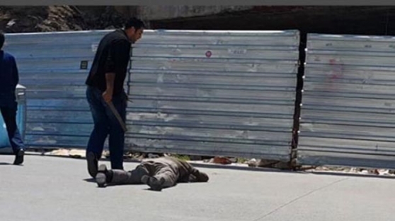 Zabıta seyyar satıcıyı bayıltana kadar dövdü