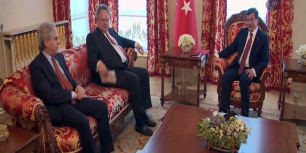 Davutoğlu, Yunan Dışişleri Bakanı ile görüştü