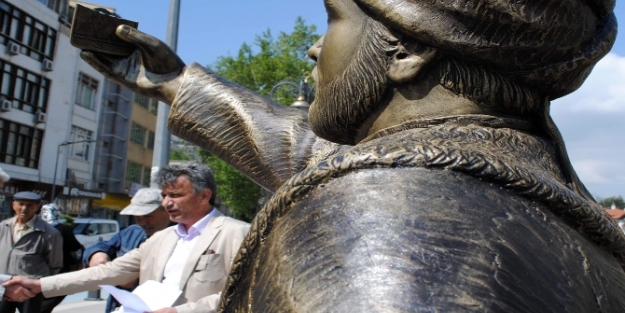 Selfie’ci şehzadeye 24 saat koruma