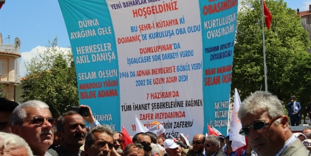 Davutoğlu bu pankart için teşekkür etti