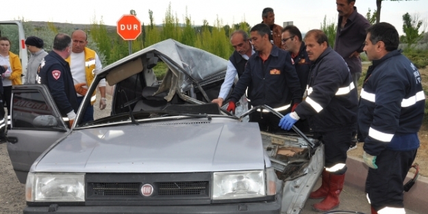 Otomobilde sıkışan sürücü feci şekilde can verdi