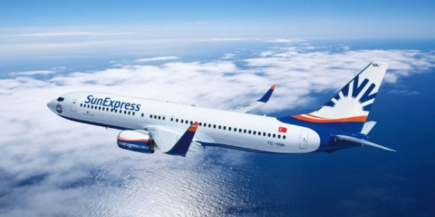 İzmir uçağı Letonya’ya acil iniş yaptı