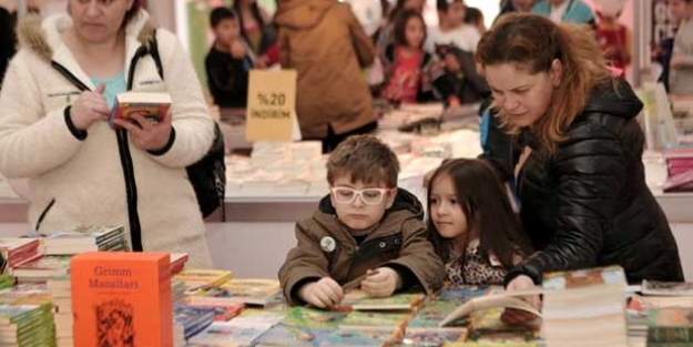 Türkiye'de en çok çocuklar kitap okuyor