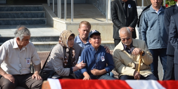 Şehit polis memuru son yolculuğuna uğurlandı