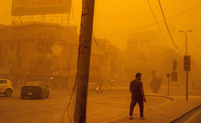 Irak'ta iki ayda dokuzuncu kum fırtınası! Resmi tatil ilan edildi